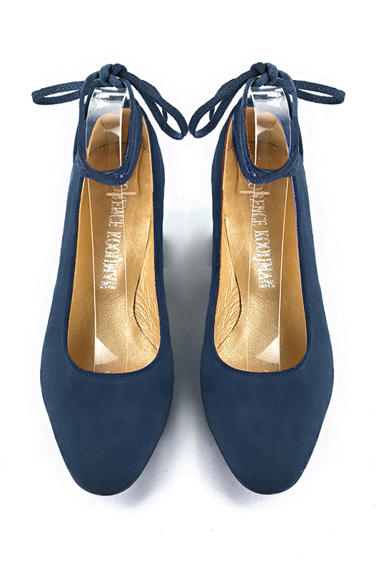 Navy blue women's dress pumps, with a round neckline. Round toe. High flare heels. Top view - Florence KOOIJMAN